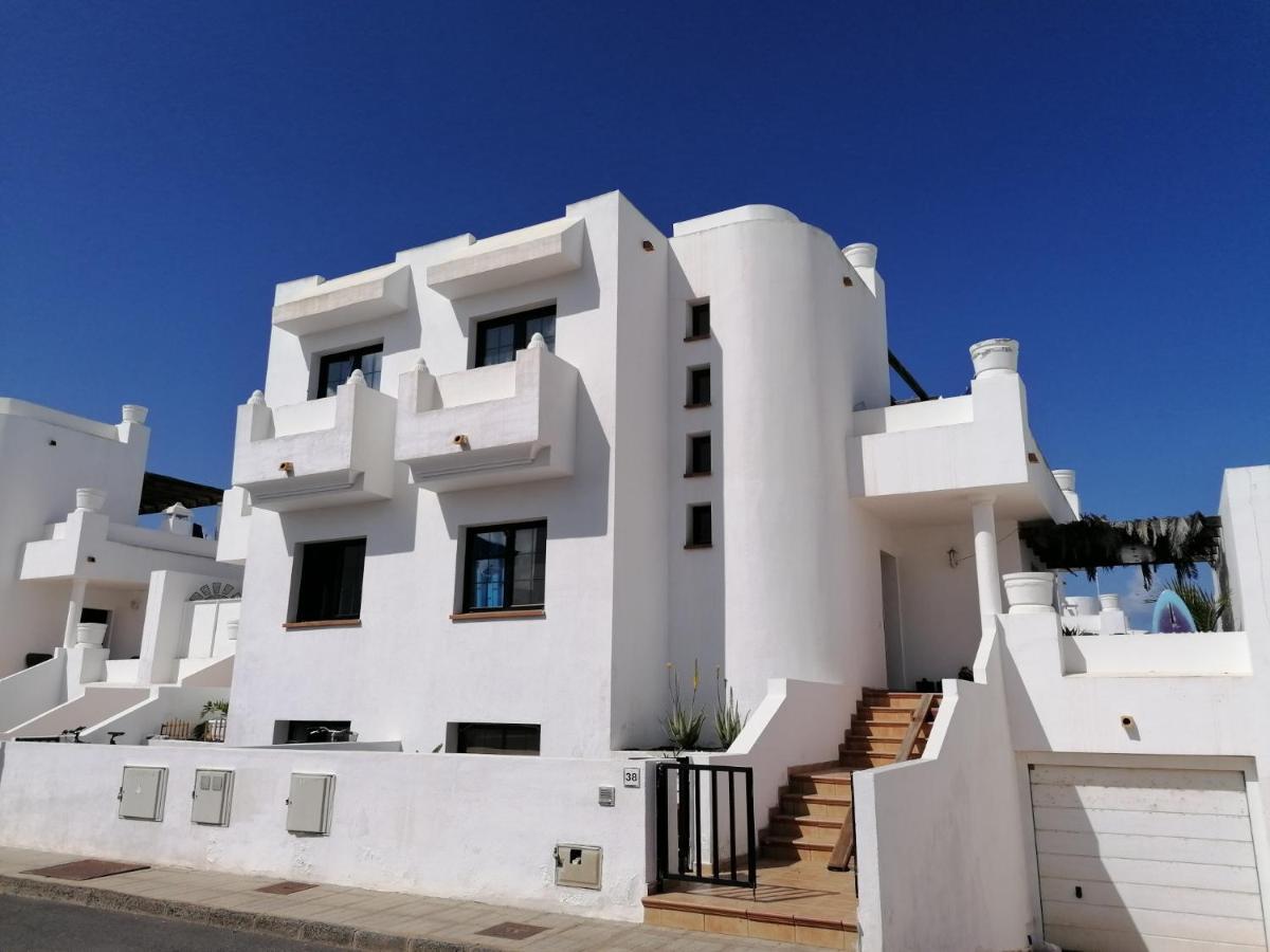 Surf Dream Surfhouse Hostel Corralejo Exterior photo